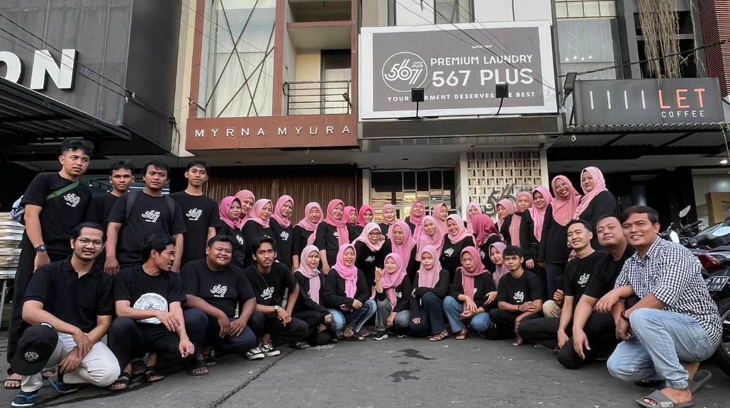 Tim Laundry 567 Plus di depan outlet